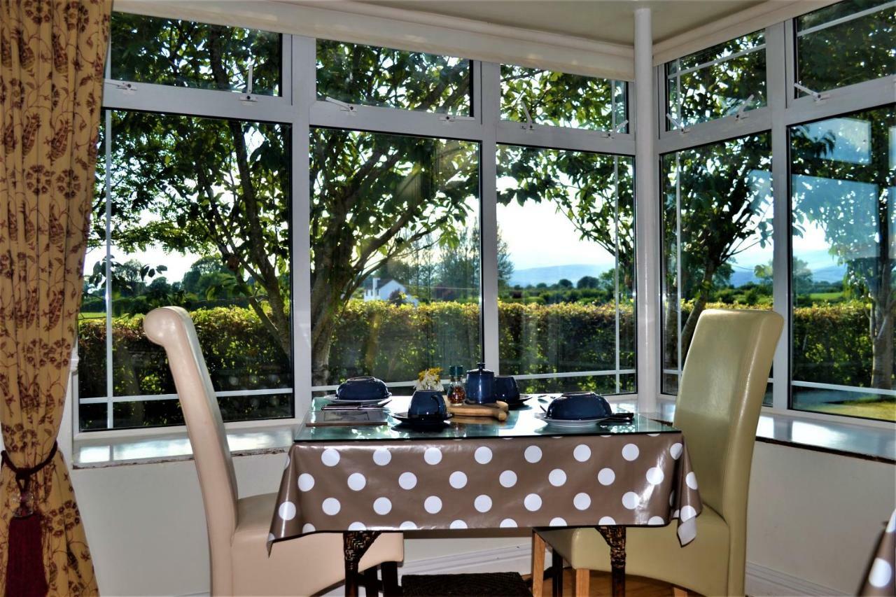 Annaswood B&B Cahir Eksteriør bilde